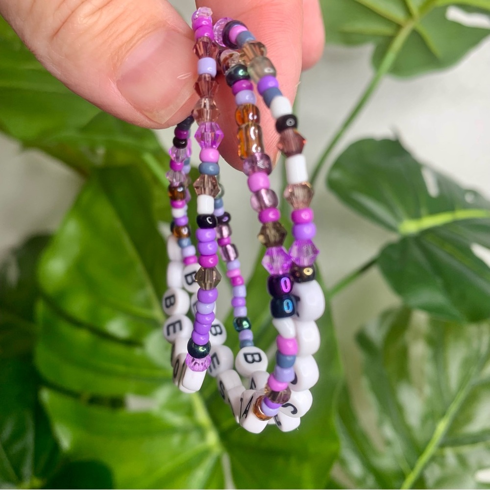 Bebesota Purple Word Beaded Bracelet - Picture 2 of 5